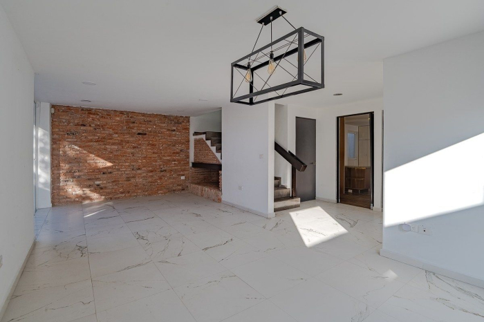 casa en venta, remodelada, en privada, 2 terrazas, en el corazón de cd. satélite