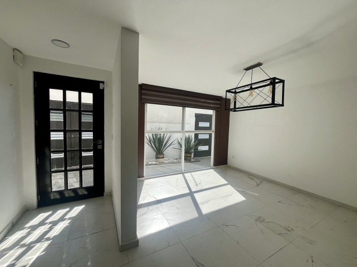casa en venta, remodelada, en privada, 2 terrazas, en el corazón de cd. satélite