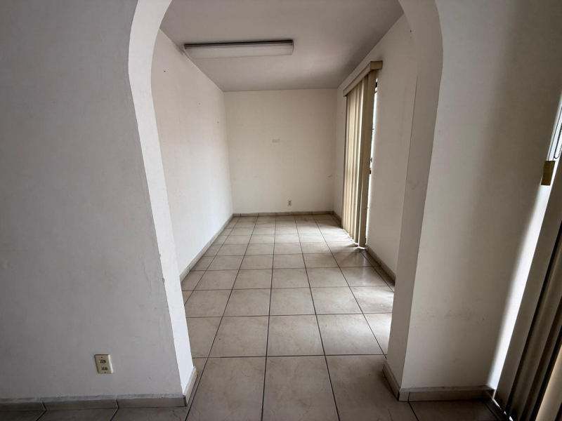 Edificio Para Clínica O Consultorios Sobre Av. Ávila Camacho En Guadalajara