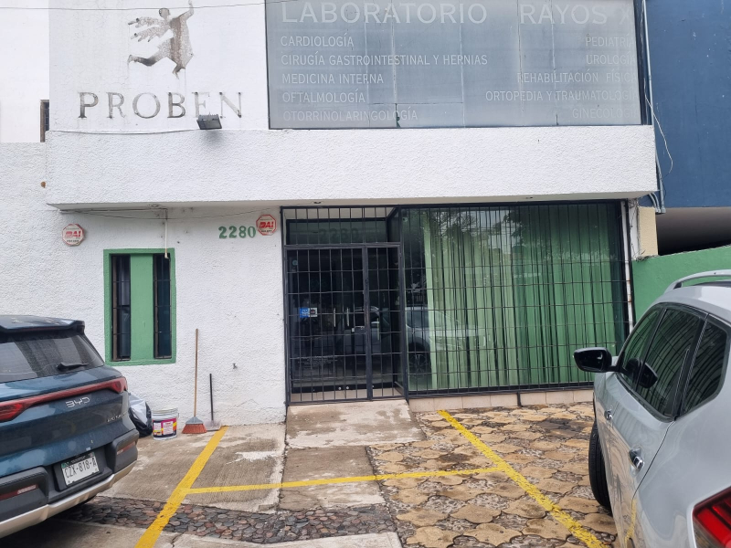 Edificio Para Clínica O Consultorios Sobre Av. Ávila Camacho En Guadalajara