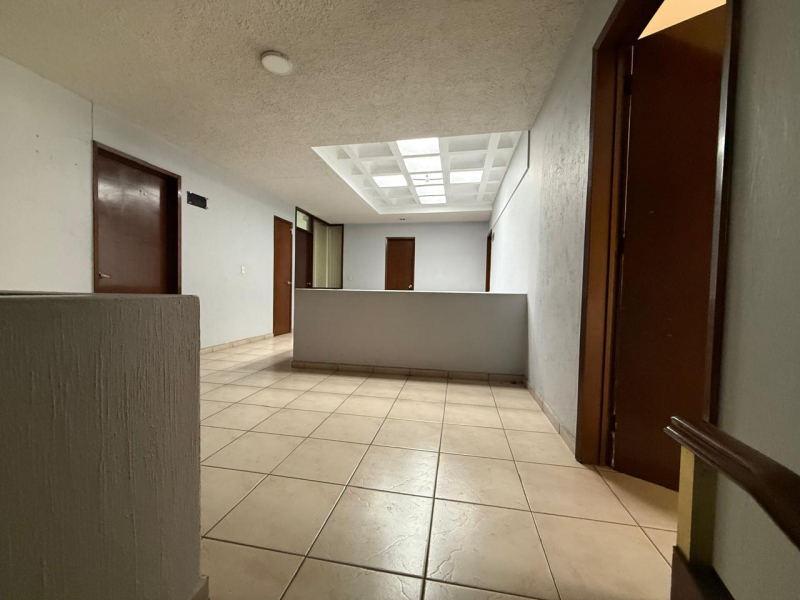 Edificio Para Clínica O Consultorios Sobre Av. Ávila Camacho En Guadalajara