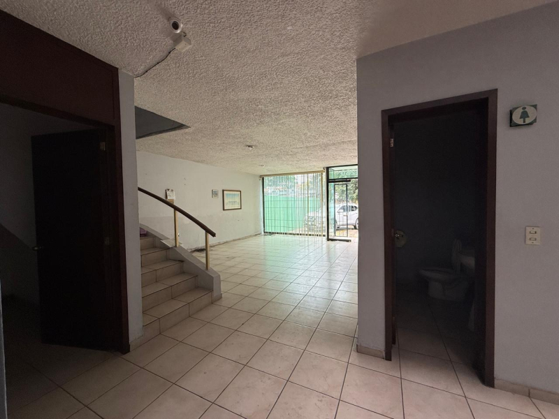 Edificio Para Clínica O Consultorios Sobre Av. Ávila Camacho En Guadalajara