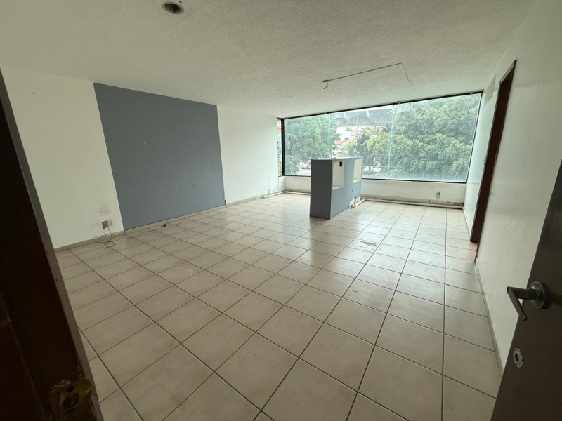 Edificio Para Clínica O Consultorios Sobre Av. Ávila Camacho En Guadalajara
