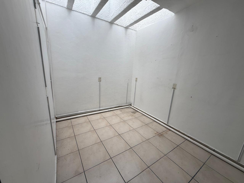 Edificio Para Clínica O Consultorios Sobre Av. Ávila Camacho En Guadalajara