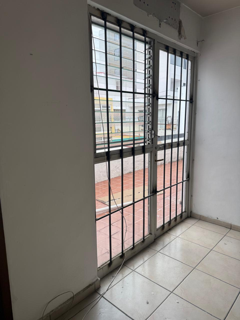 Edificio Para Clínica O Consultorios Sobre Av. Ávila Camacho En Guadalajara