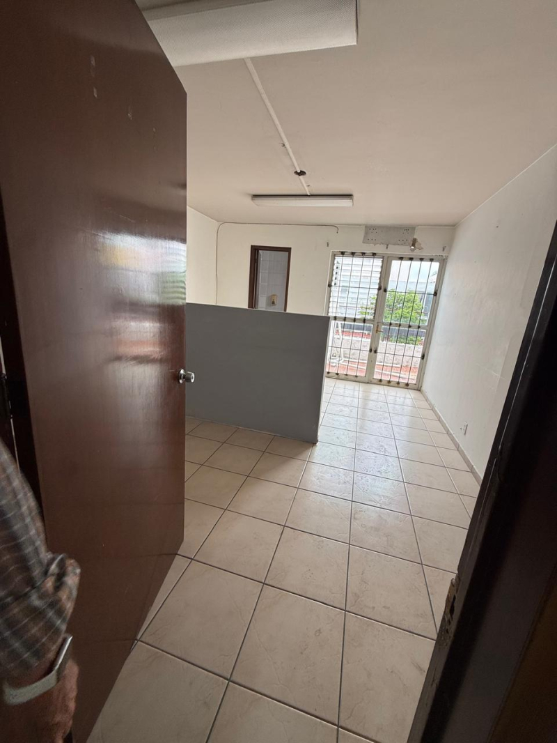 Edificio Para Clínica O Consultorios Sobre Av. Ávila Camacho En Guadalajara