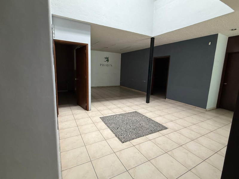 Edificio Para Clínica O Consultorios Sobre Av. Ávila Camacho En Guadalajara