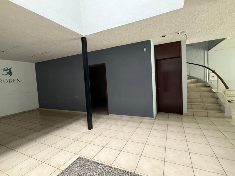 Edificio Para Clínica O Consultorios Sobre Av. Ávila Camacho En Guadalajara