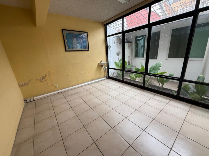 Edificio Para Clínica O Consultorios Sobre Av. Ávila Camacho En Guadalajara