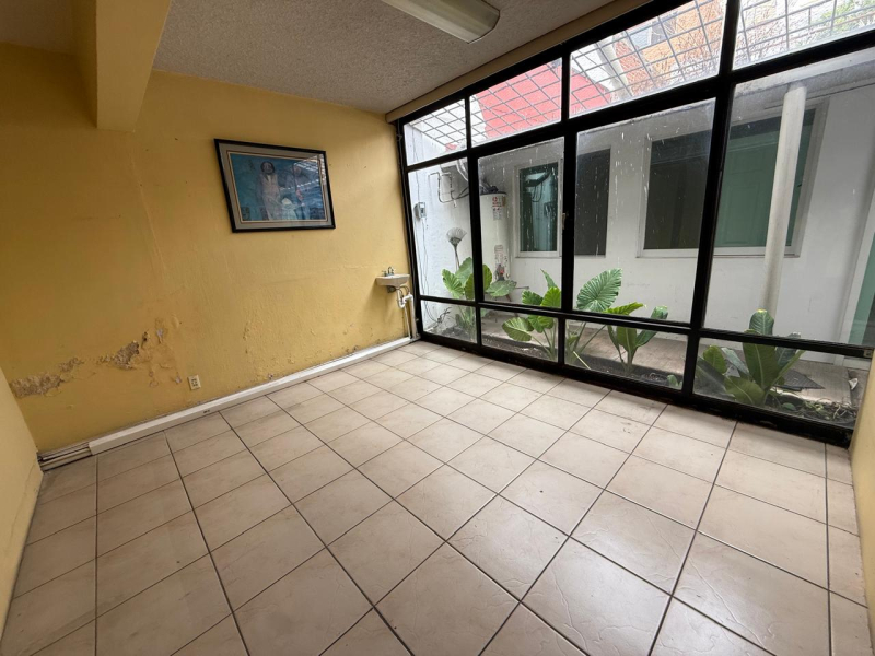 Edificio Para Clínica O Consultorios Sobre Av. Ávila Camacho En Guadalajara