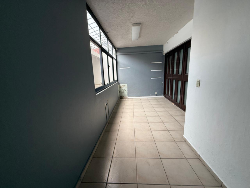 Edificio Para Clínica O Consultorios Sobre Av. Ávila Camacho En Guadalajara