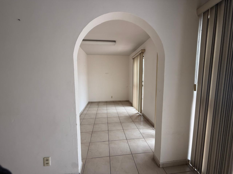 Edificio Para Clínica O Consultorios Sobre Av. Ávila Camacho En Guadalajara