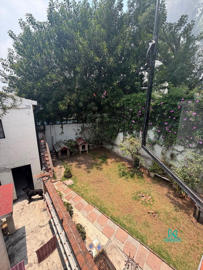 Casa En Venta A Actualizar En Lomas De Chapultepec - Terreno Plano