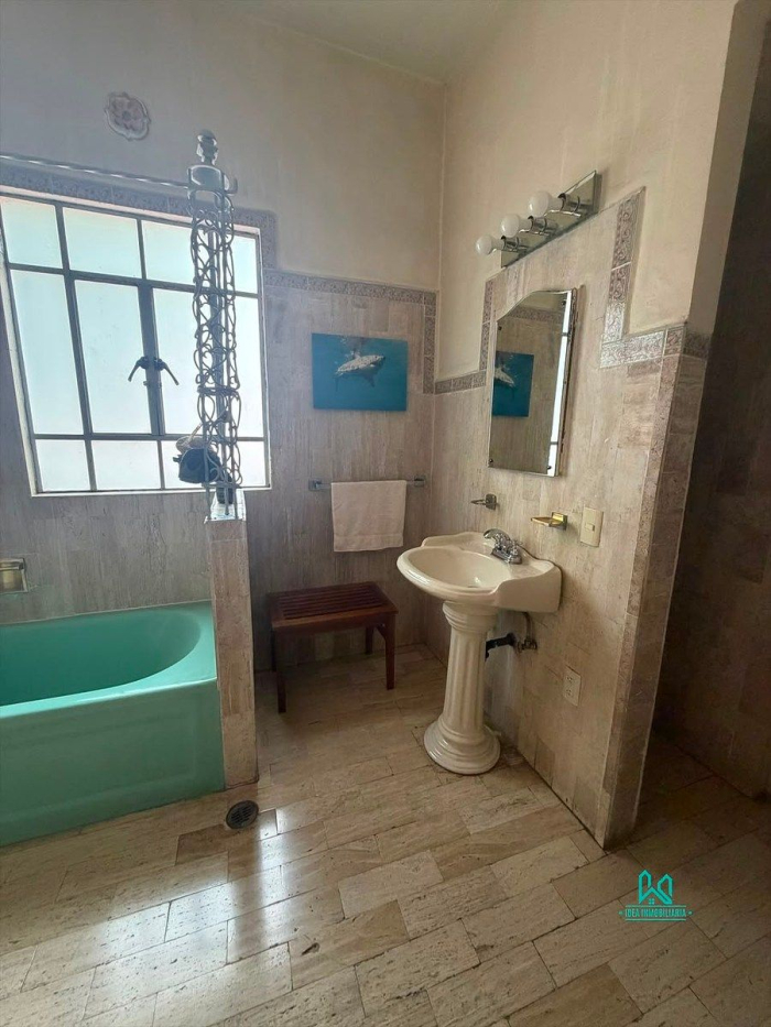 Casa En Venta A Actualizar En Lomas De Chapultepec - Terreno Plano