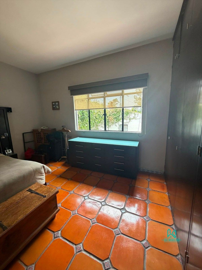 Casa En Venta A Actualizar En Lomas De Chapultepec - Terreno Plano