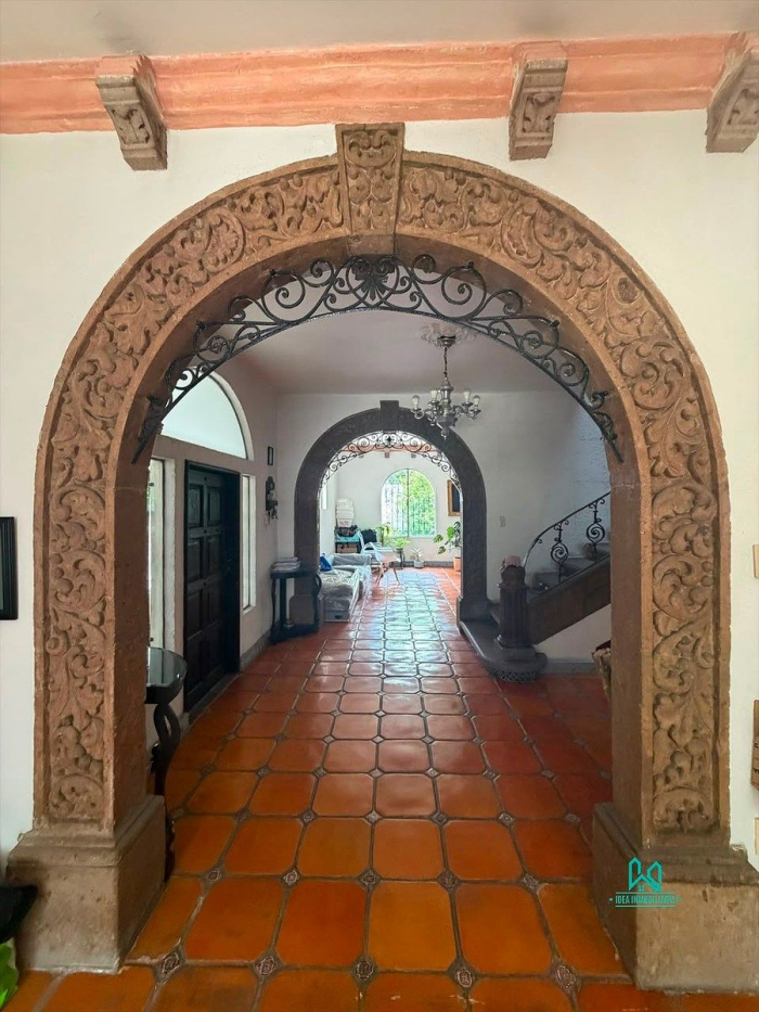 Casa En Venta A Actualizar En Lomas De Chapultepec - Terreno Plano