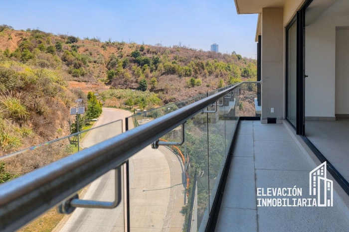 Venta de Departamento nuevo con terraza en Bosque Real Huixquilucan