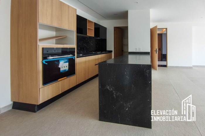 Venta de Departamento nuevo con terraza en Bosque Real Huixquilucan
