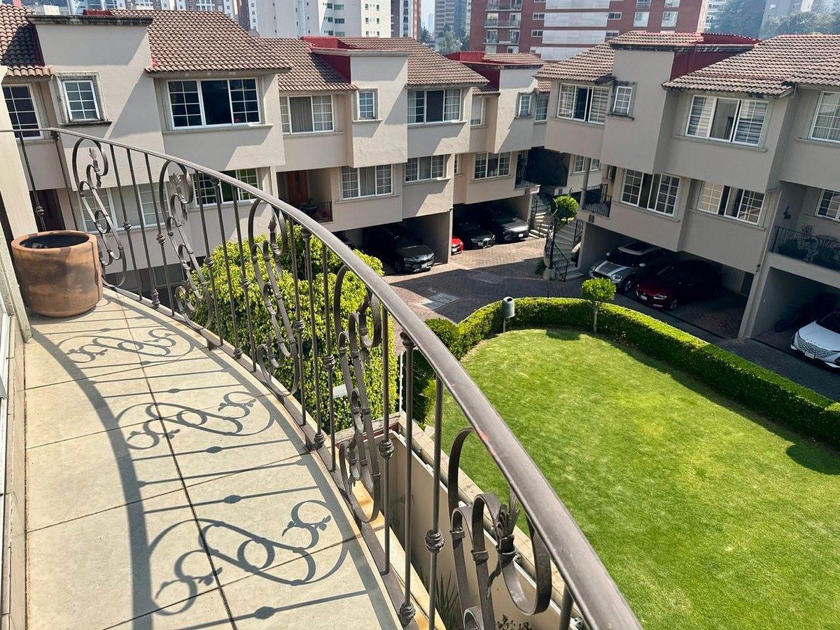 Venta de Casa en Conjunto, Hacienda de Las Palmas, Huixquilucan