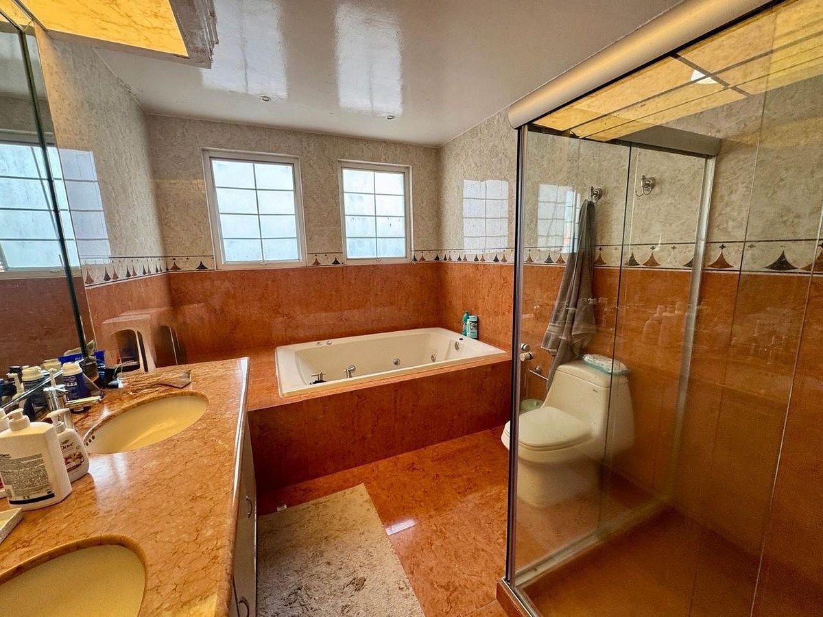 Venta de Casa en Conjunto, Hacienda de Las Palmas, Huixquilucan