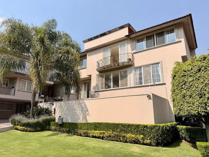 Venta de Casa en Conjunto, Hacienda de Las Palmas, Huixquilucan