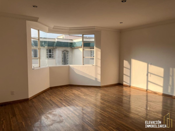 Venta de Casa en Condominio en Valle de las Palmas, Huixquilucan, Edo. México.