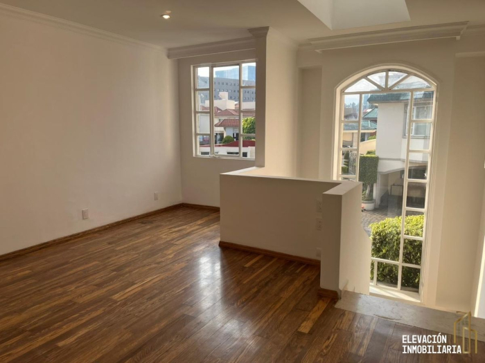 Venta de Casa en Condominio en Valle de las Palmas, Huixquilucan, Edo. México.