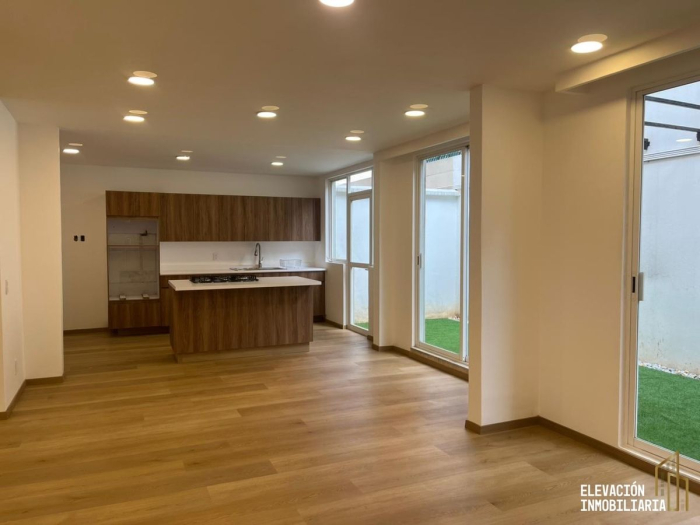 Venta de Casa en Condominio en Valle de las Palmas, Huixquilucan, Edo. México.