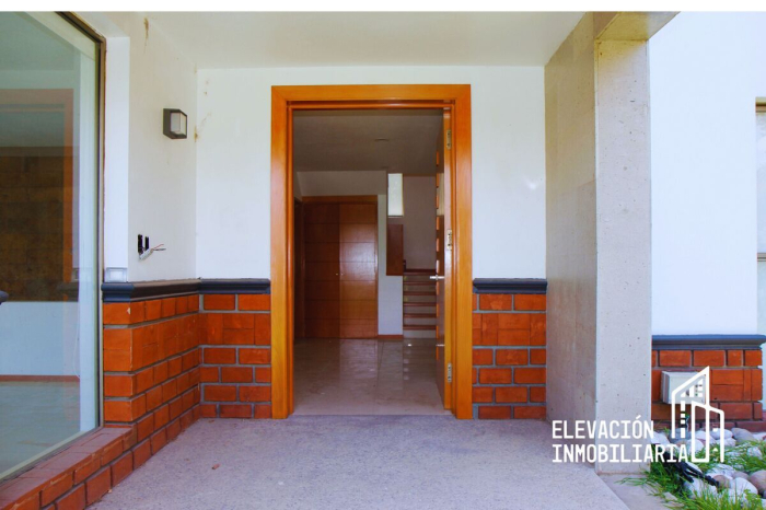 Residencia en Venta  en La�?�Estadía, Zona Esmeralda con gran jardín