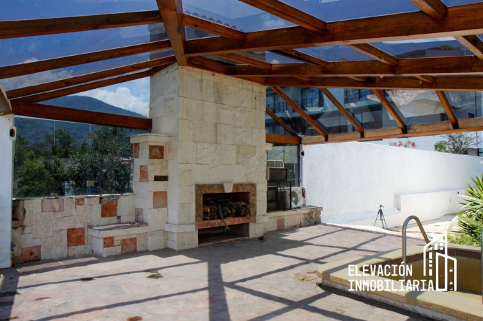 Residencia en Venta  en La�?�Estadía, Zona Esmeralda con gran jardín