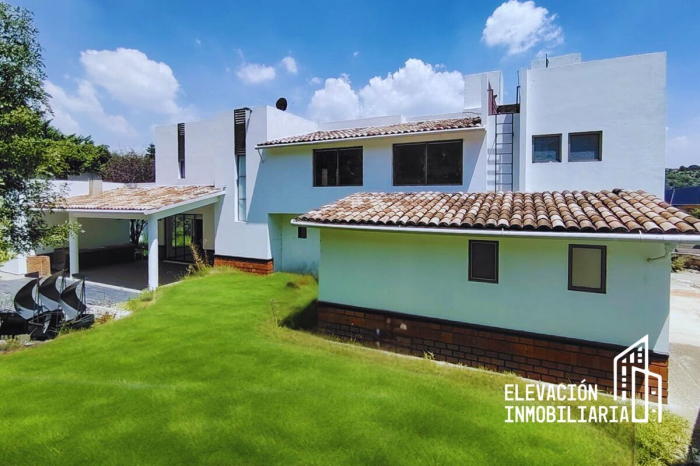 Residencia en Venta  en La�?�Estadía, Zona Esmeralda con gran jardín