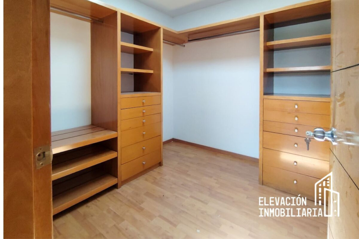 Residencia en Venta  en La�?�Estadía, Zona Esmeralda con gran jardín
