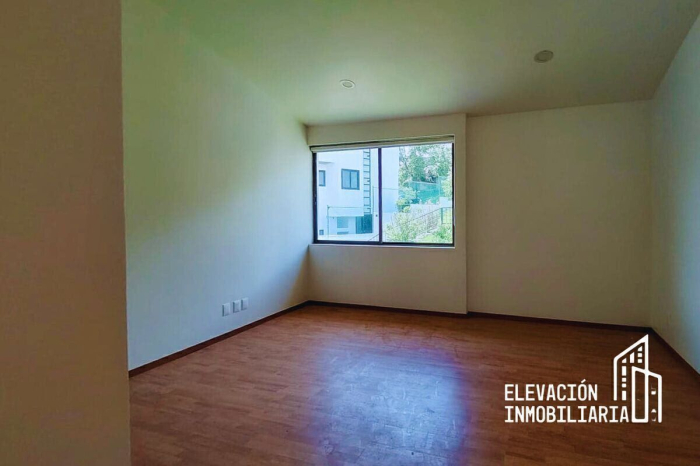 Residencia en Venta  en La�?�Estadía, Zona Esmeralda con gran jardín