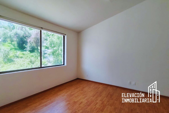 Residencia en Venta  en La�?�Estadía, Zona Esmeralda con gran jardín