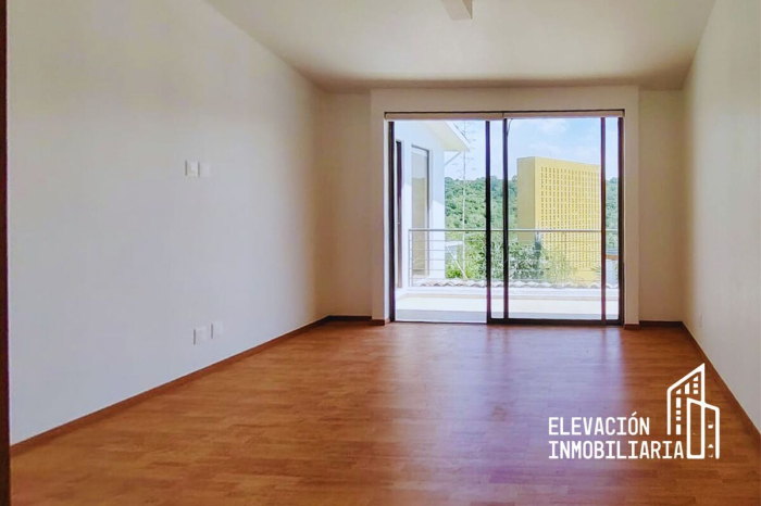 Residencia en Venta  en La�?�Estadía, Zona Esmeralda con gran jardín