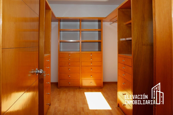 Residencia en Venta  en La�?�Estadía, Zona Esmeralda con gran jardín