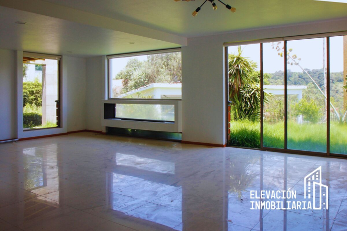 Residencia en Venta  en La�?�Estadía, Zona Esmeralda con gran jardín