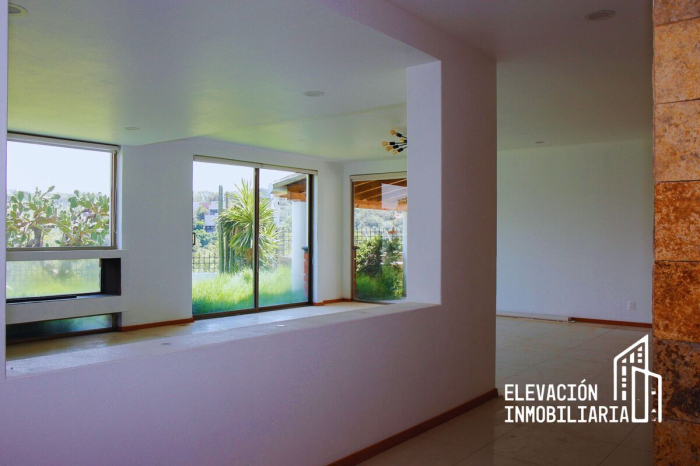 Residencia en Venta  en La�?�Estadía, Zona Esmeralda con gran jardín