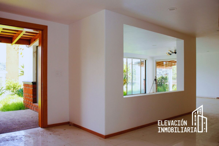 Residencia en Venta  en La�?�Estadía, Zona Esmeralda con gran jardín