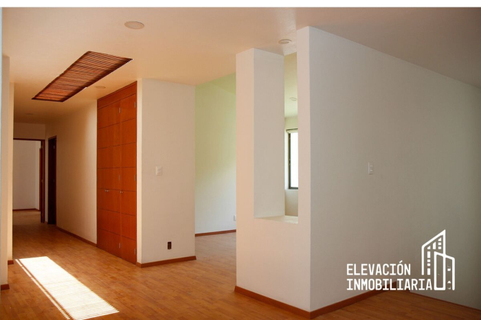 Residencia en Venta  en La�?�Estadía, Zona Esmeralda con gran jardín