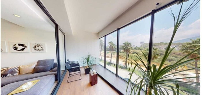 Renta de Departamento con Family Room y Terraza en Bosque Real.