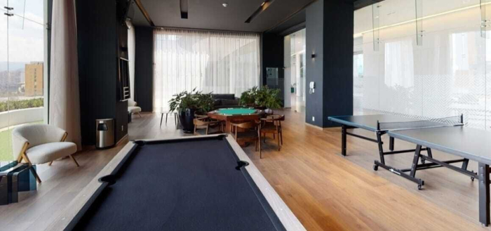 Renta de Departamento con Family Room y Terraza en Bosque Real.