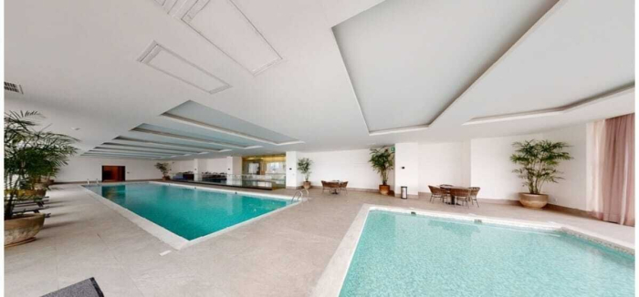 Renta de Departamento con Family Room y Terraza en Bosque Real.