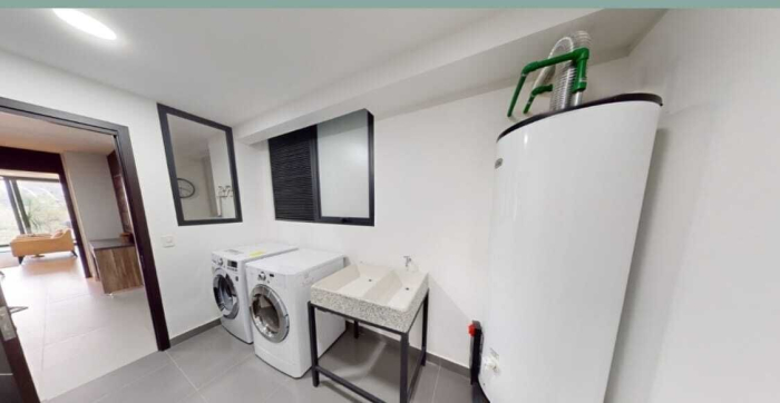 Renta de Departamento con Family Room y Terraza en Bosque Real.