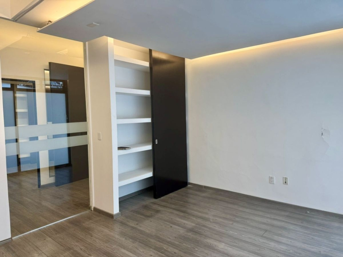 Renta de Local u Oficina Comercial en Galerías Reforma, Ciudad de México.