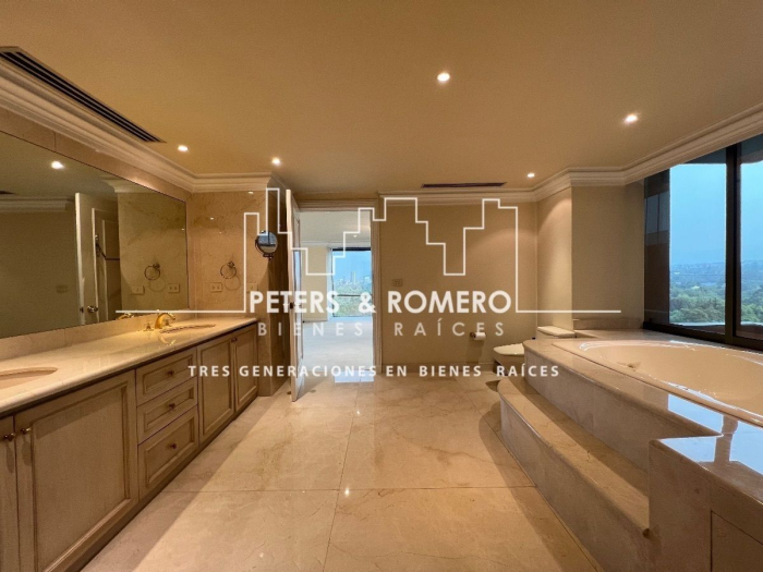 residencia clásica en venta en rubén dario