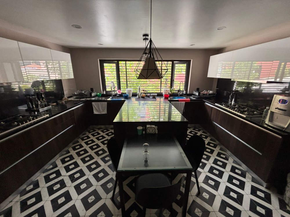 Casa En Venta En Hacienda De Las Palmas