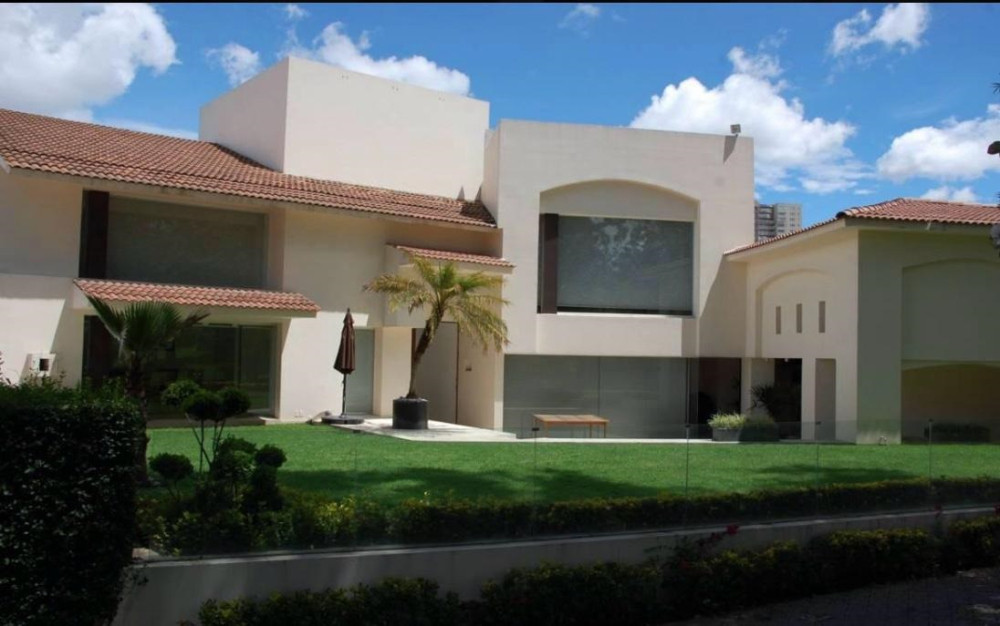 Casa Lomas Country Club.