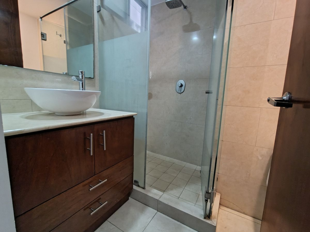 venta departamento en grand tower del valle, piso 13 vista al sur