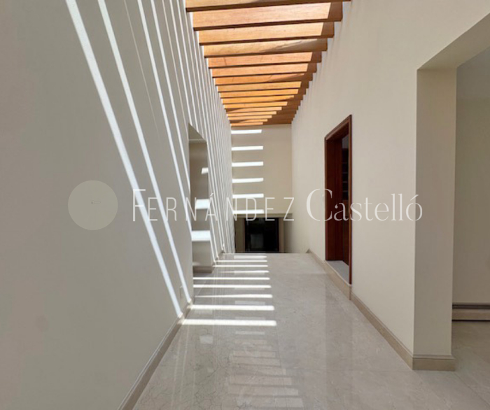 CASA EN VENTA RECIEN REMODELADA EN LOMAS DE CHAPULTEPEC, SIERRA PARACAIMA